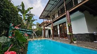 Vintage Villa Bandung Lembang W Private pool Villa in Parongpong