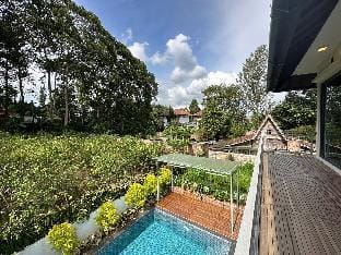 Villa Bandung lembang With Heated Pool air hangat Villa in Parongpong