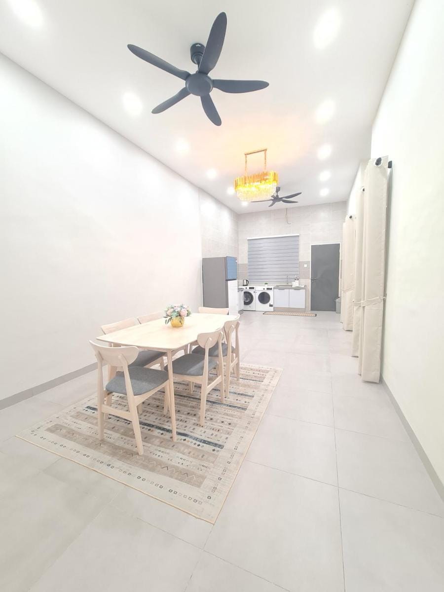WHITE SWEET HOMESTAY KULIM HITECH FOR MUSSLIN ONLY Vacation rental in Kedah