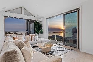 Sunset View Luxury   4 Bedrooms With Sauna Vacation rental in Melbourne