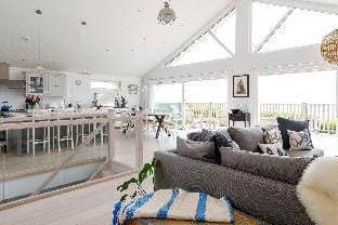 Hamptons Style Lux Beach house Vacation rental in Chichester District