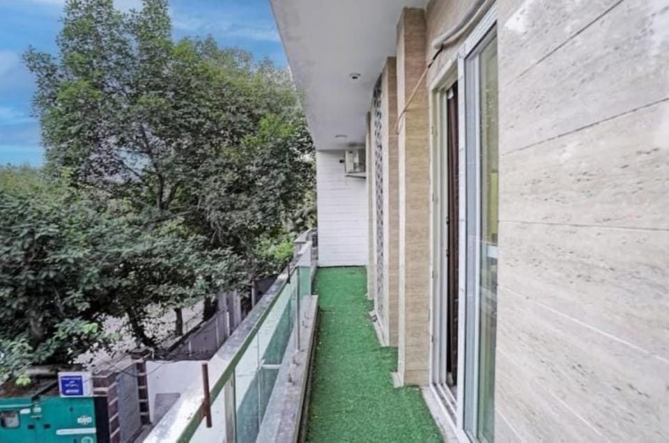 Goroomgo Noida Royal Residency Hotel in Noida