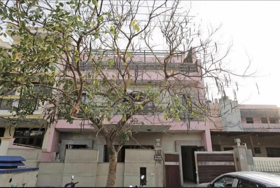 Goroomgo Noida Royal Residency Hotel in Noida