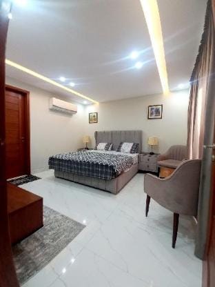 Stunning Lux 1 BR Urban Loft in LHR Vacation rental in Lahore