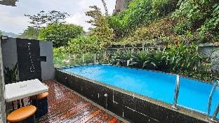Villa bandung dago W Heated pool hangat Villa in Bandung