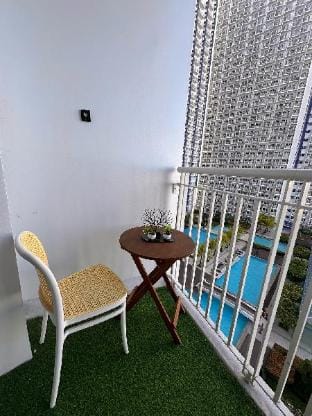 Makati SM Jazz Condo with Balcony Casa SuperChica Apartment in Makati