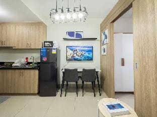 Shore 2 Poolside Oasis |MOA&Bay Walkability |1X105 Apartment in Pasay