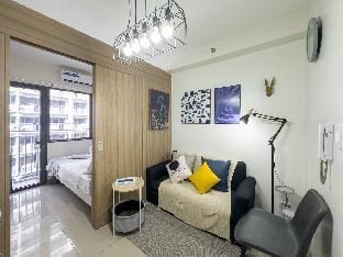 Shore 2 Poolside Oasis |MOA&Bay Walkability |1X105 Apartment in Pasay