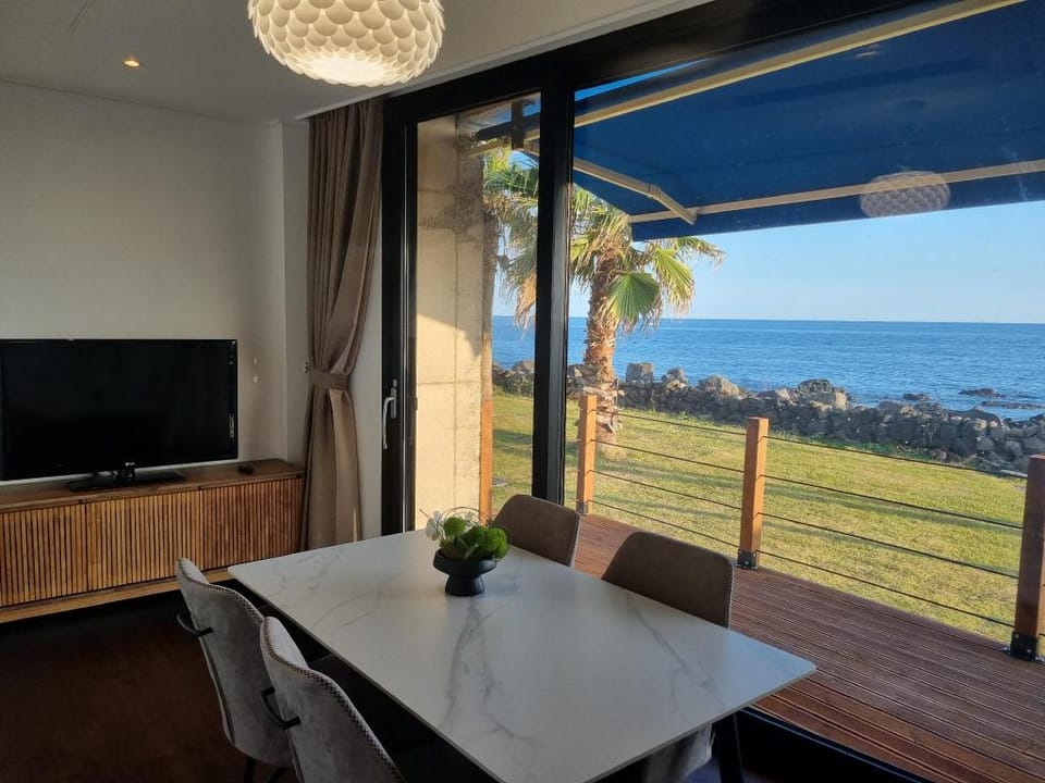 The Sea Villa, The Villas Ocean Suite Bed and Breakfast in South Korea