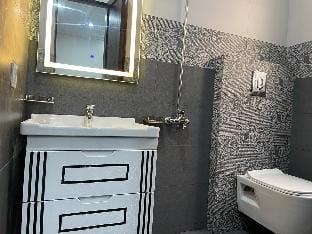 Luxury Private House Opposite DHA Phase 5 Vacation rental in Lahore