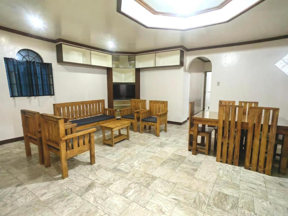 H G & O Affordable Transient  Apartment in Baguio