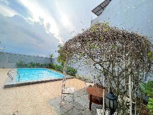 Comfort Villa Bandung Dago 4BR W private pool Villa in Bandung