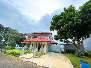 Comfort Villa Bandung Dago 4BR W private pool Villa in Bandung