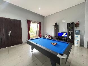 Villa Bandung dago W Private pool & Billiard 5BR Villa in Bandung