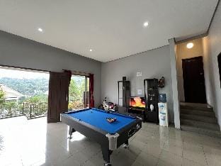 Villa Bandung dago W Private pool & Billiard 5BR Villa in Bandung