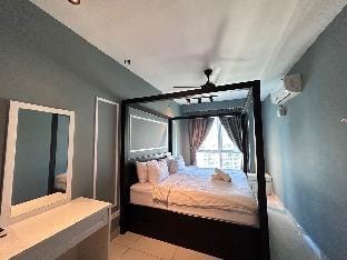 Sea View Mansion One George town Gleneagles 2R2B Apartment in George Town