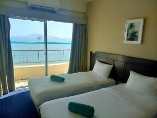 Beachfront season homestay 6 people Apartment in Tanjung Bungah