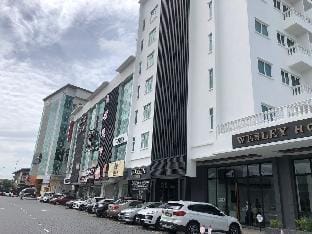 ModernisticSuite+WiFi+TVBox+HighFlr_3Pax@Citadines Apartment in Penang
