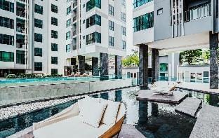 Central Pattaya, Best Location With Infinity Pool Apartment in Pattaya City