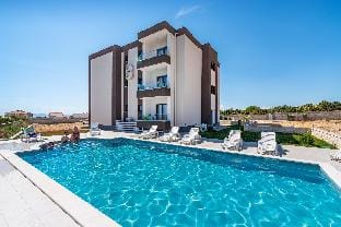 Deluxe Villa Laura with Pool Studio 1b Apartment in Novalja