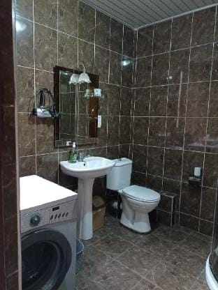 3 bedroom house with seaming pool and sea view Vacation rental in Batumi