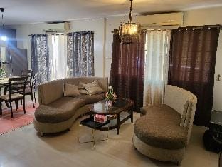 고급주택 단지, 주택 단독사용 5룸, 화장실 4개, 넓은 마당의 대저택 Vacation rental in Lapu-Lapu City