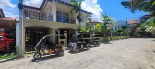 고급주택 단지, 주택 단독사용 5룸, 화장실 4개, 넓은 마당의 대저택 Vacation rental in Lapu-Lapu City
