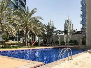 Elegant Escapes - 1B in Marina, Partial Sea View Apartment in Dubai