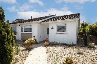 Sea Charm - Cosy Bungalow, Near Beach and Village Country House in Saundersfoot