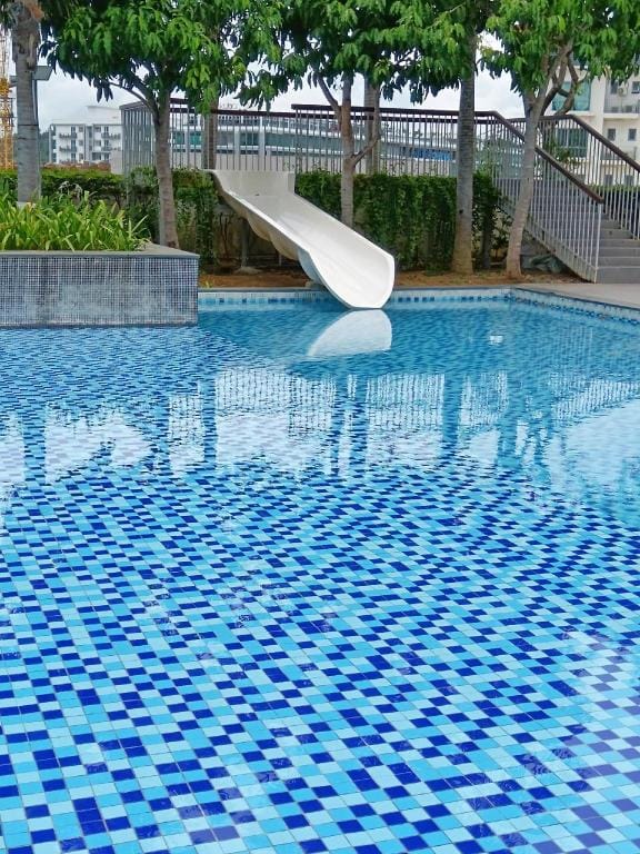 IMAGO THE LOFT Cozy 3BR with City View Balcony 7P Apartment in Kota Kinabalu