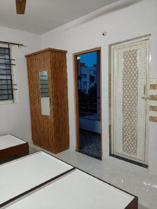 Aradhya Ladies PG TechMahindra Gate-3 ECity Phase2 Apartment in Bengaluru