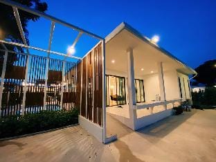 ChomTawan Banrublom pool villa house, rayong beach Villa in Rayong, Mueang Rayong District, Rayong, Thailand