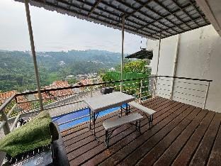 Minimalist Villa bandung dago W Private pool Villa in Bandung