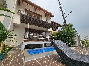 Minimalist Villa bandung dago W Private pool Villa in Bandung