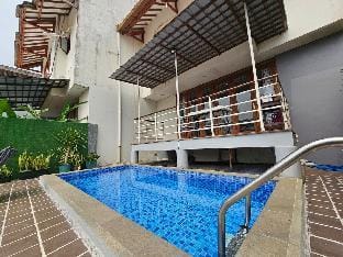 Minimalist Villa bandung dago W Private pool Villa in Bandung