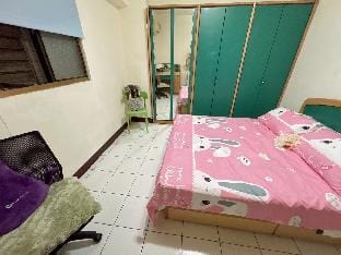 C寧夏夜市~明亮大窗/6門大衣櫃~方正通風 Apartment in Taipei City