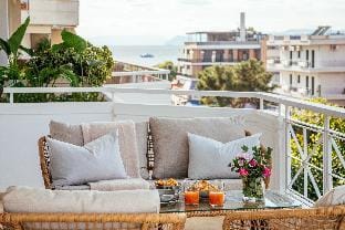 BDR SV Elegance & Luxury Apt with Shared pool Apartment in South Athens