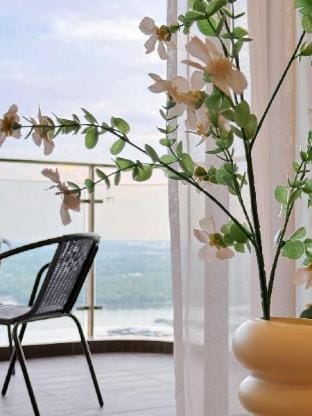 Spacious Balcony Full Seaview Netflix 2CP @ 6-8pax Apartment in Johor Bahru