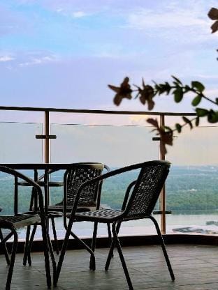 Spacious Balcony Full Seaview Netflix 2CP @ 6-8pax Apartment in Johor Bahru