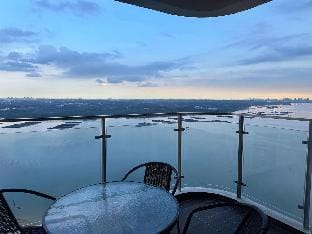 Spacious Balcony Full Seaview Netflix 2CP @ 6-8pax Apartment in Johor Bahru