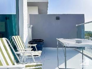 Luxury 3-Bedroom Duplex in Damac Hills & balcony Vacation rental in Dubai