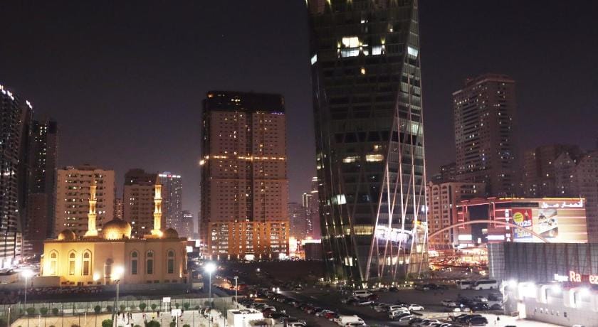 FleXmo Homes Bed and Breakfast in Al Sharjah