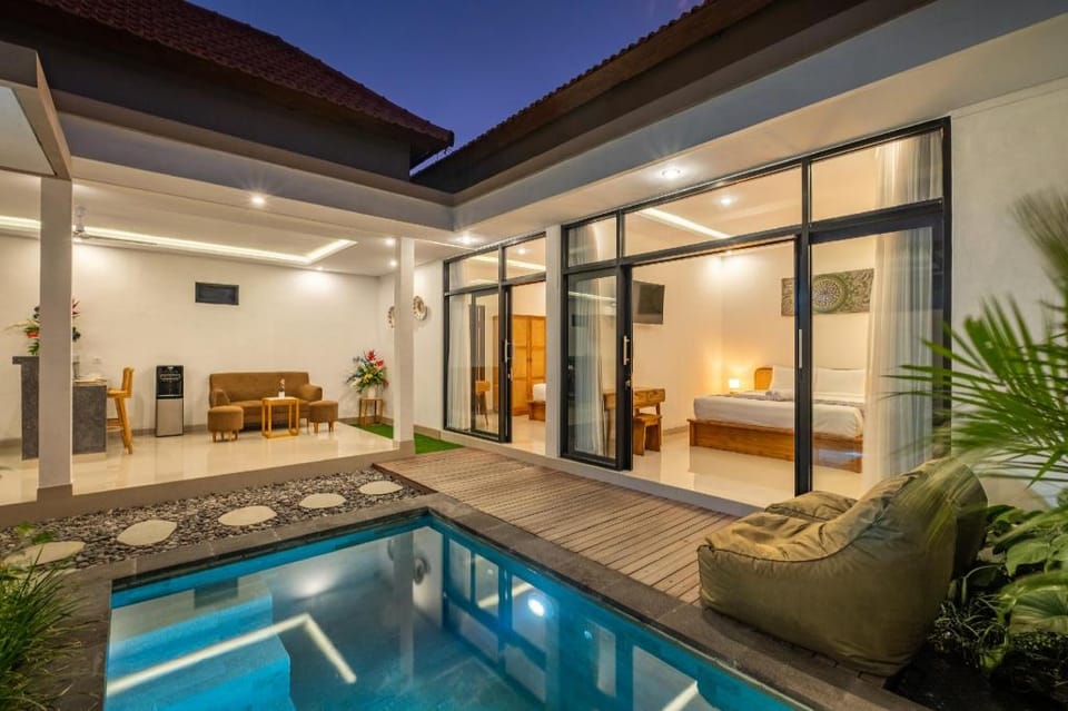 The Lavana Bliss One Villa Nyanyi Beach Villa in Kediri