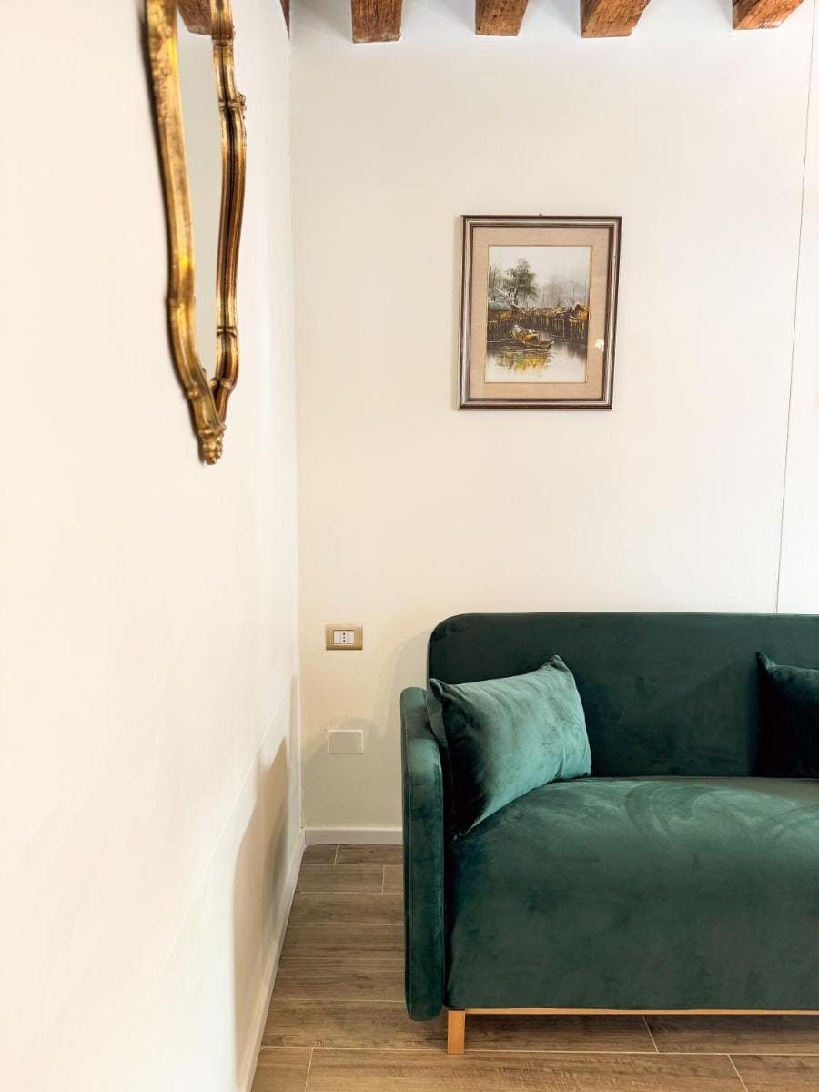 Graceful Venice Barnaba Suite by Ca-Sa Check Apartment in Lido di Venezia
