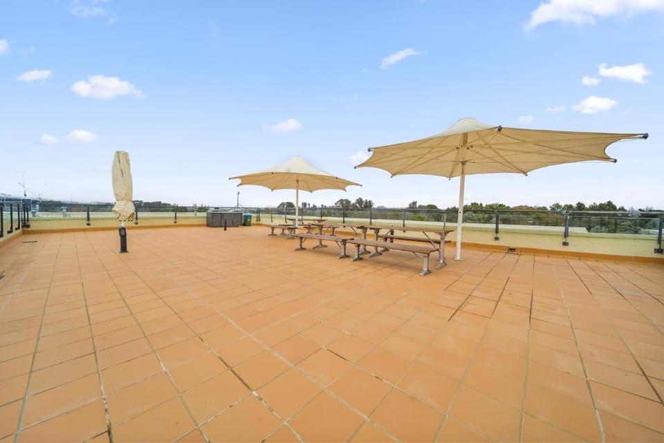 Loft-Style CBD 1-Bed with Rooftop Terrace & BBQ Apartment in Canberra