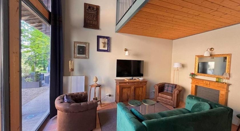 Le repaire de l'écuyer - gitesdanslain Hotel in Auvergne-Rhône-Alpes