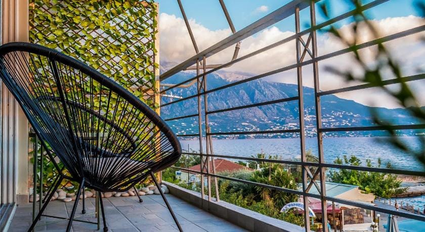 Seafront Kalamata Haven - Blue Luxury Suite Apartment in Messenia