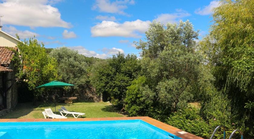 Casa Campo Das Bizarras Farm Stay in Portugal