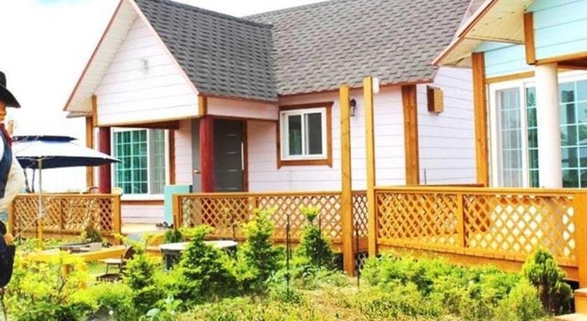 Pocheon Rose Garden Pension N Caravan Bed and Breakfast in Gyeonggi-do