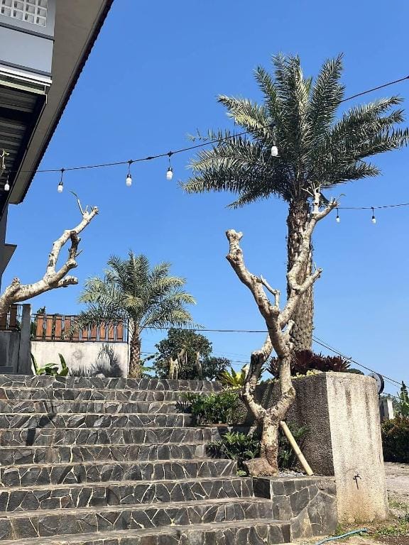 D'Leaf House Twin Room Lembang Hotel in Parongpong